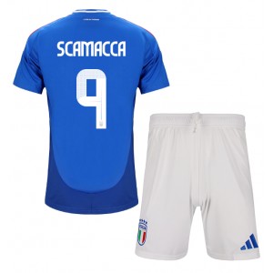 Fotbalové Dres Itálie Gianluca Scamacca #9 Dětské Domácí Oblečení ME 2024 Krátký Rukáv (+ trenýrky)
